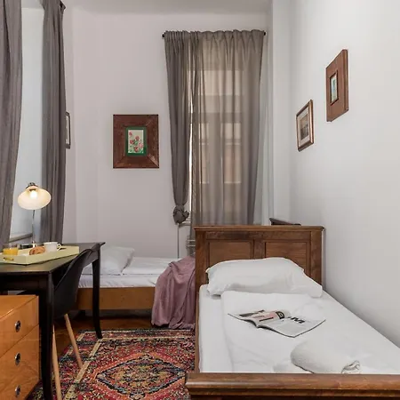 4 Bedroom 公寓 *