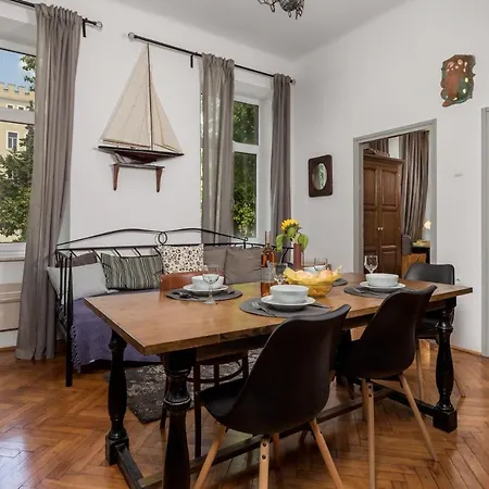 4 Bedroom Apartment *