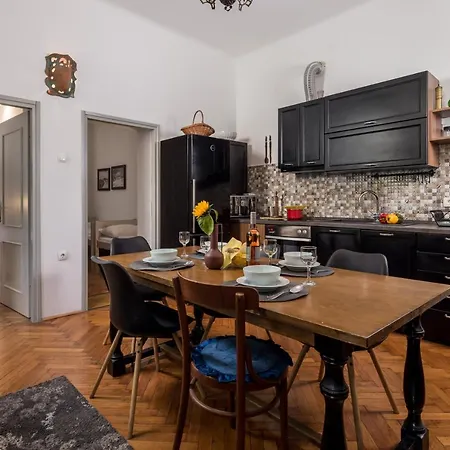 4 Bedroom Apartment *