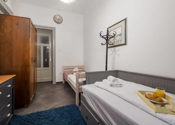 4 Bedroom شقة *