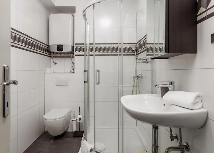 شقة 4 Bedroom *